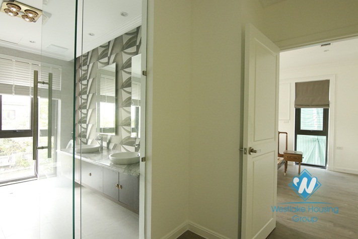 A gorgeous villa in Vinhome Riverside Long Bien for rent